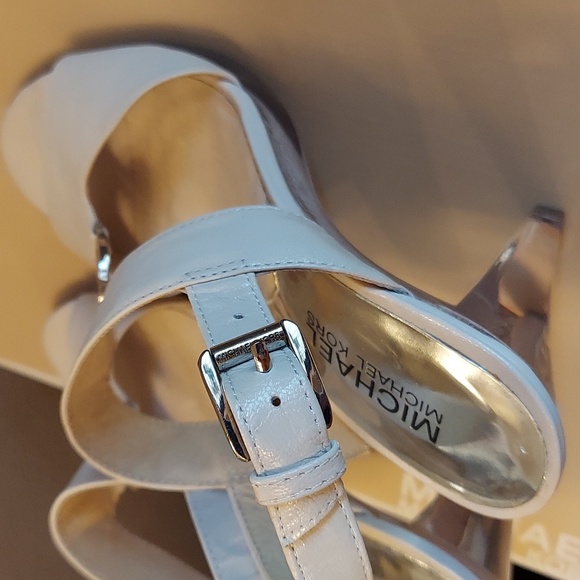 Michael Kors Holly T Strap Vanilla Leather Clear Heels 6 - Picture 5 of 7